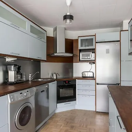 Upea Remontoitu Huoneisto Naantalin Sydaemessae *