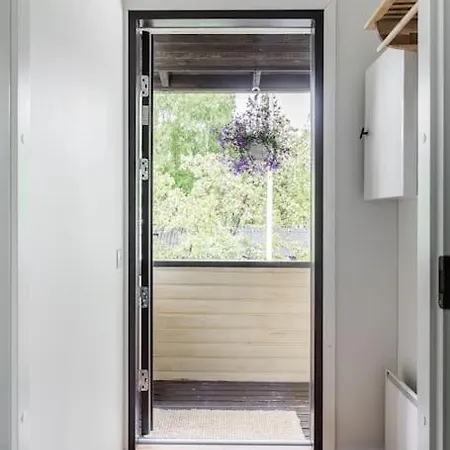 Upea Remontoitu Huoneisto Naantalin Sydaemessae