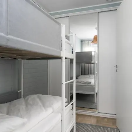 Apartment Upea Remontoitu Huoneisto Naantalin Sydaemessae Naantali
